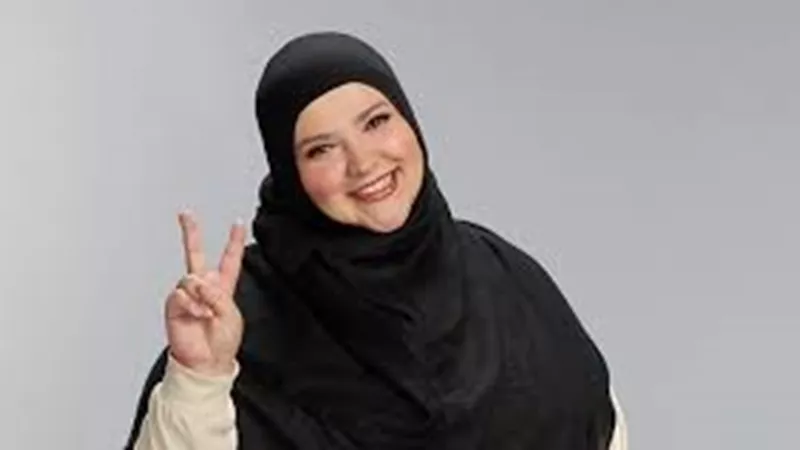 Chumps Comedy: Fatiha El-Ghorri - Cockney Stacking Doll