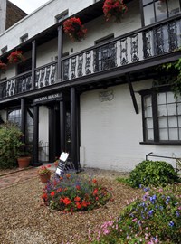dickens-house-museum (1).jpg