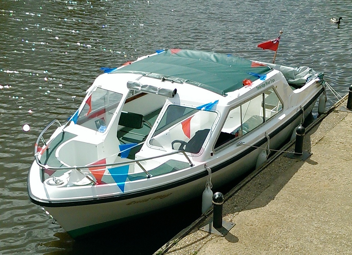 tonbridge-river-trips---boat.jpg