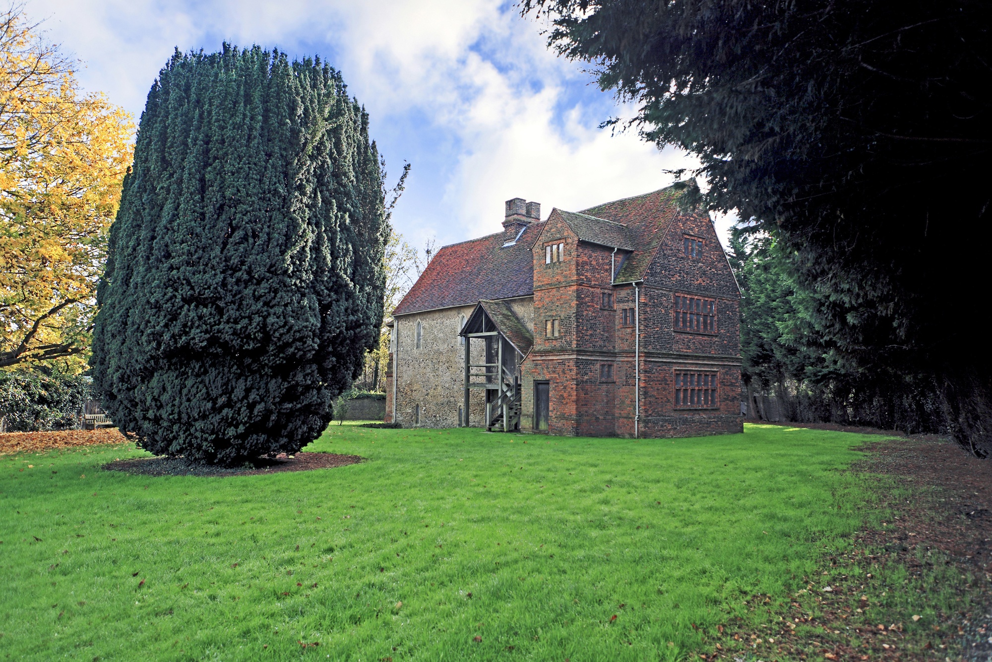 Temple_Manor_autumn.jpg